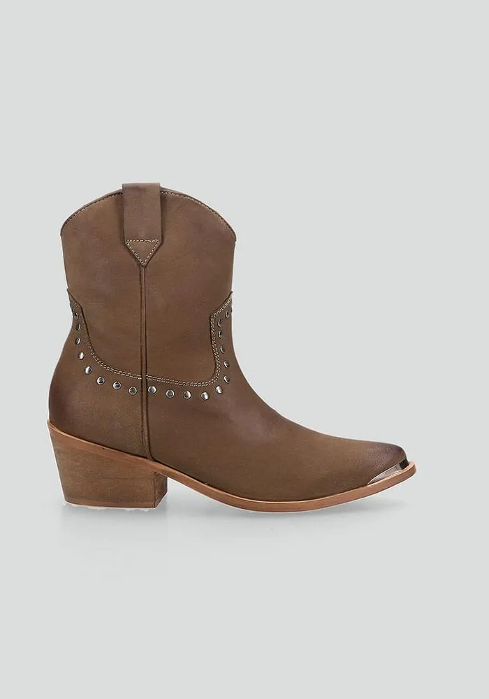 Botin De Cuero Con Puntera Metálica Mujer