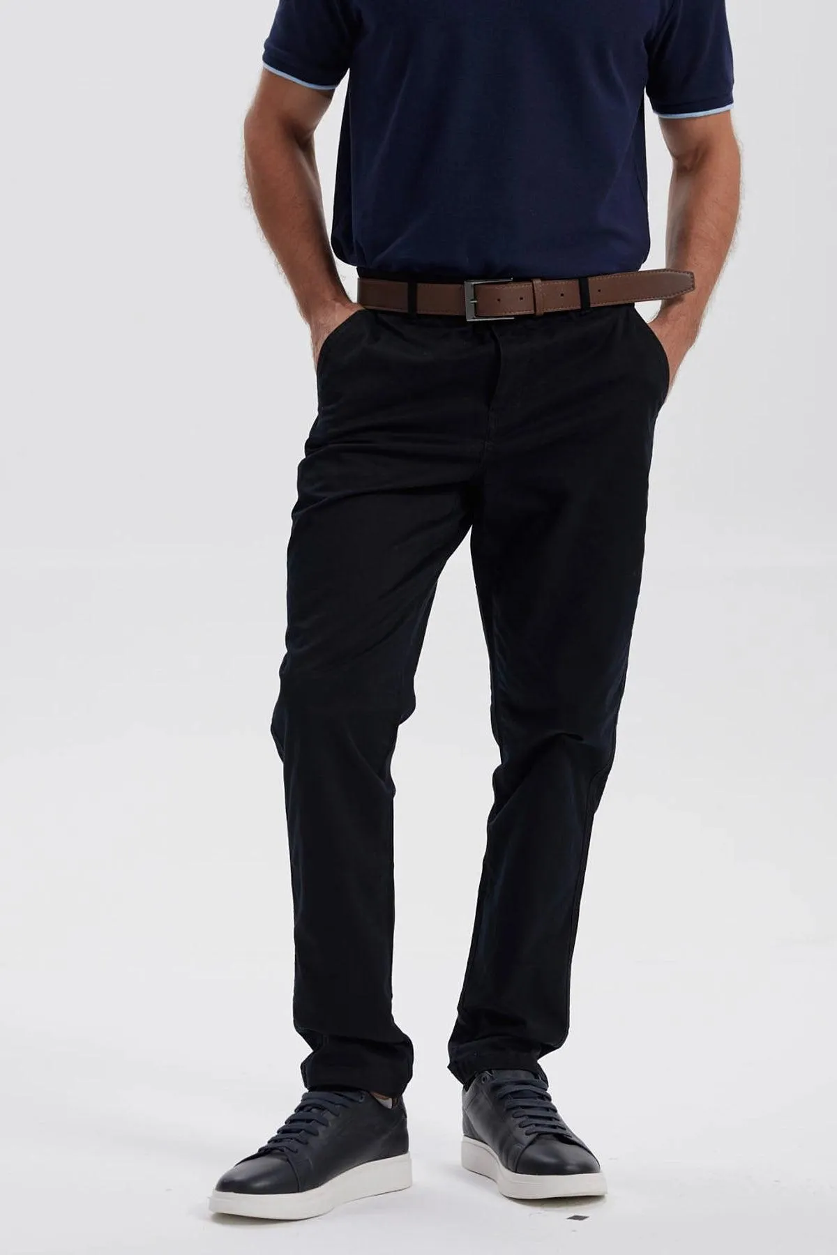 Pantalón Hombre Chino Cinturón Negro
