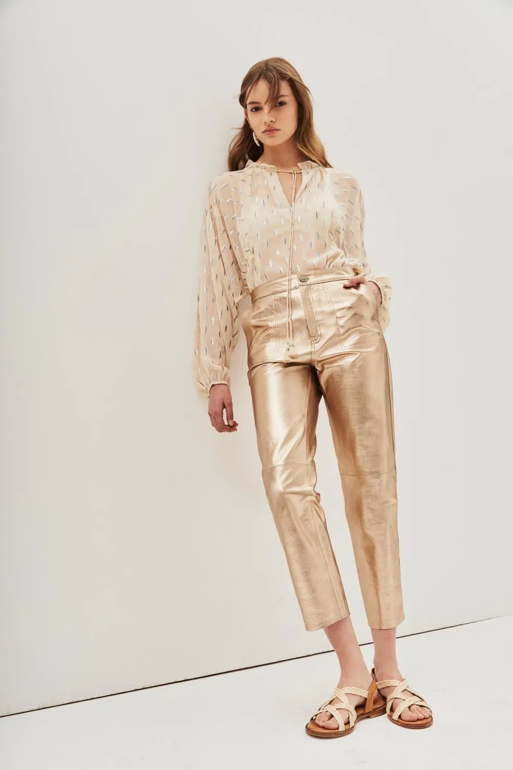 pantalon recto metalic cuero