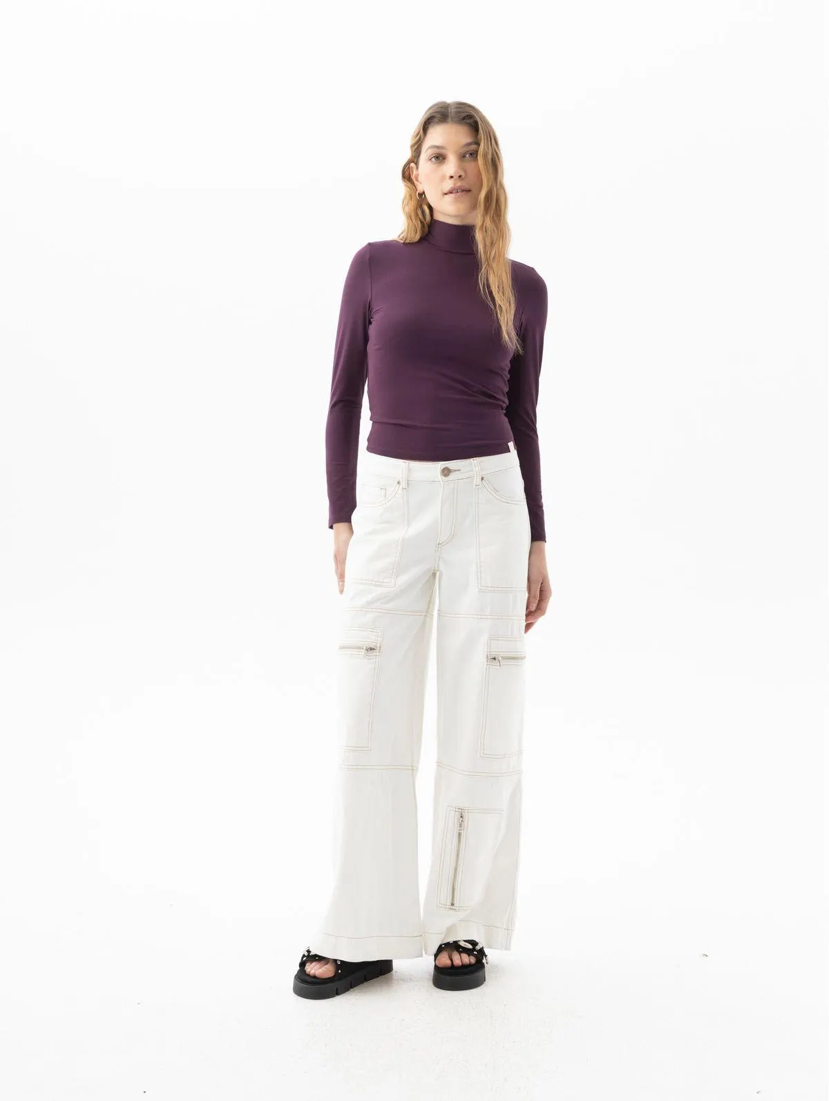 Camiseta manga larga cuello tortuga para mujer