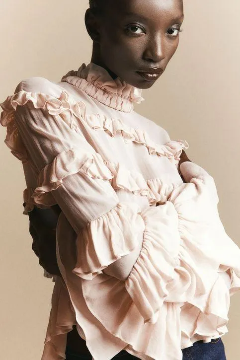 Blusa de gasa con vuelos