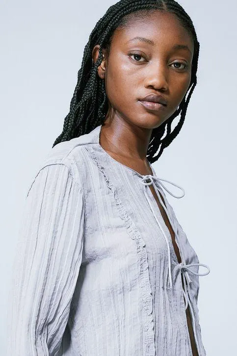 Top vaporoso con lazadas