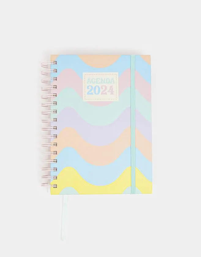Agenda a5 anillada con tapa impresa con detalles en bajorelieve