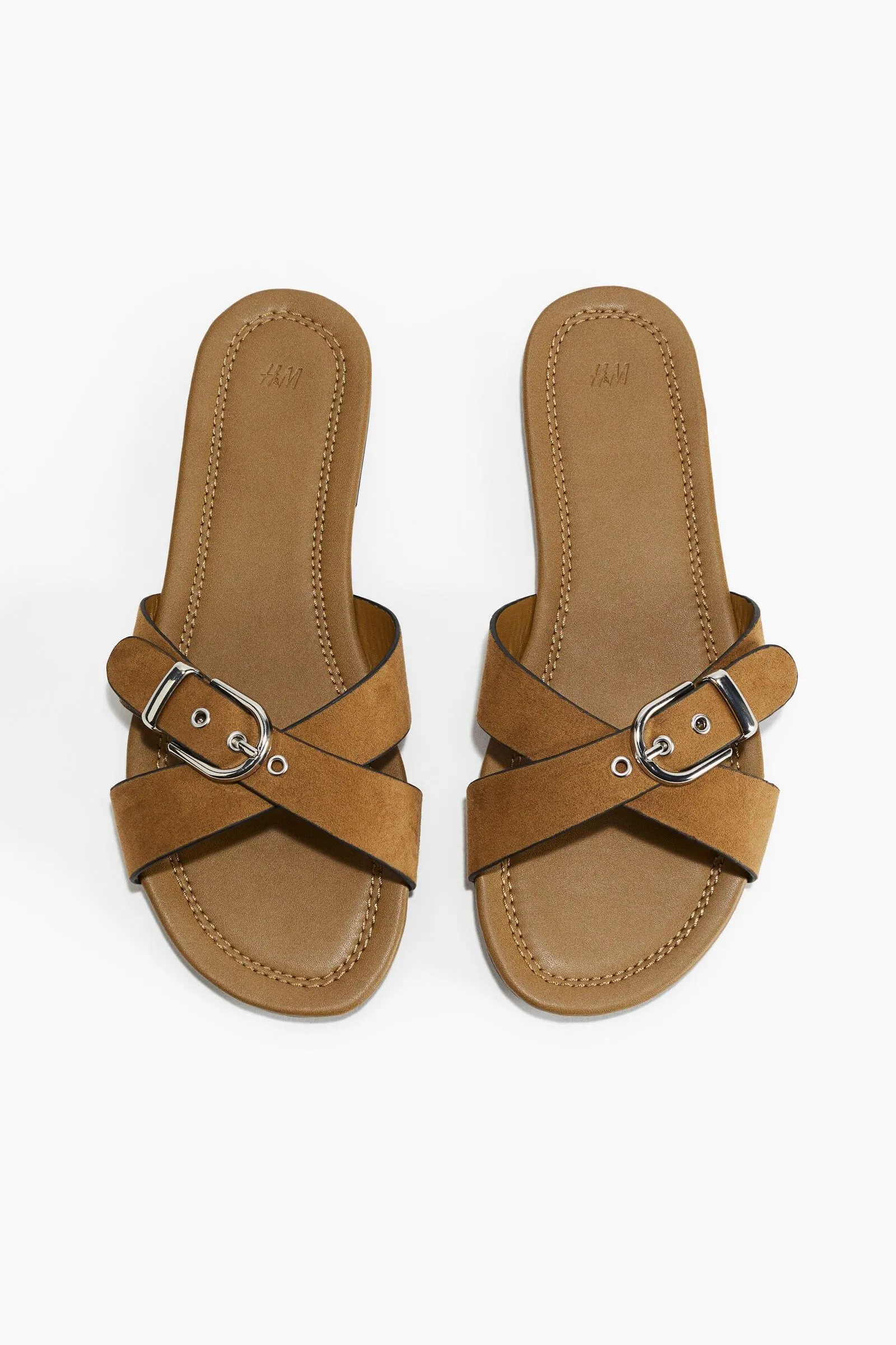 Sandalias con tiras cruzadas