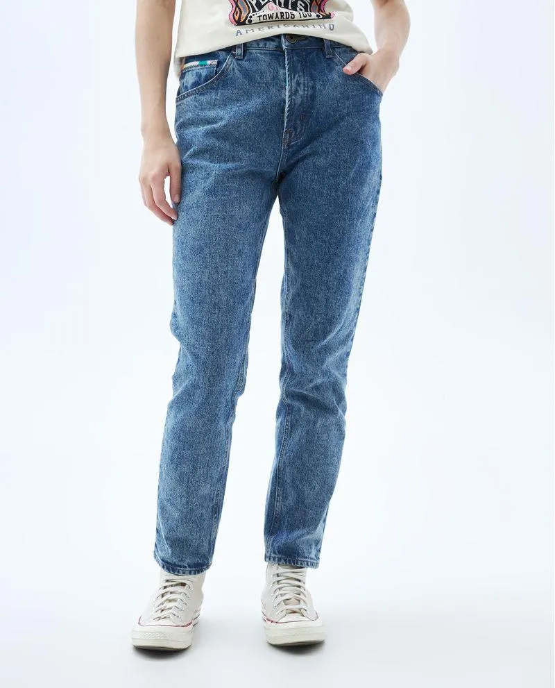Jean Boy con bordados decorativos para mujer