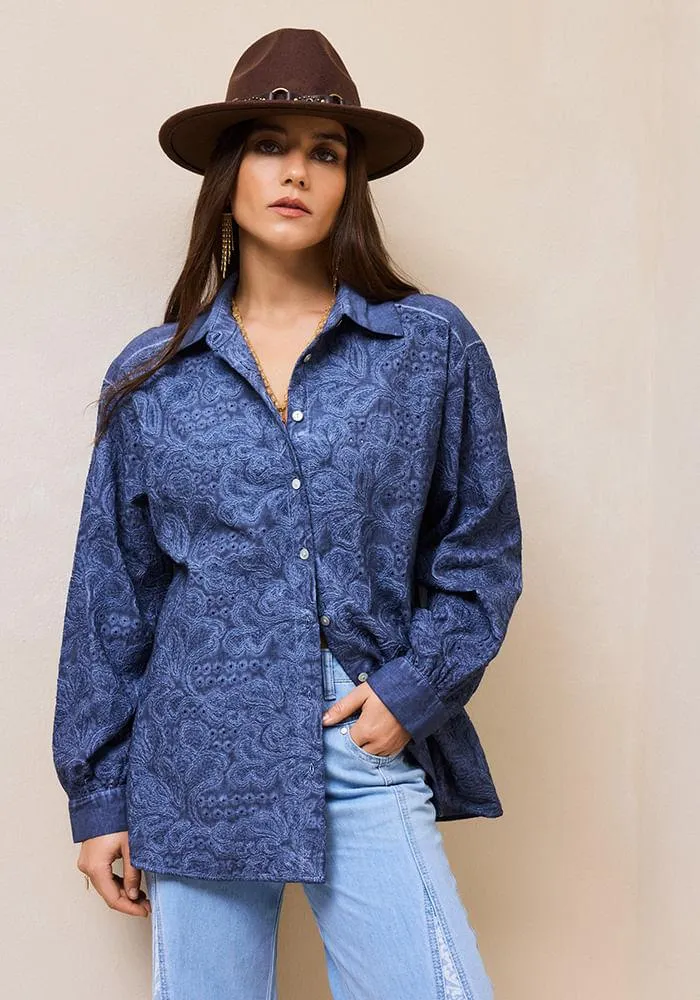 Blusa tela con aplicaciones