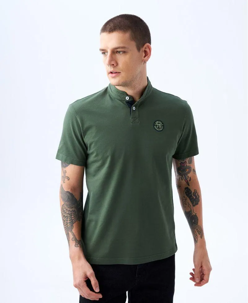 Polo con detalle bordado para hombre