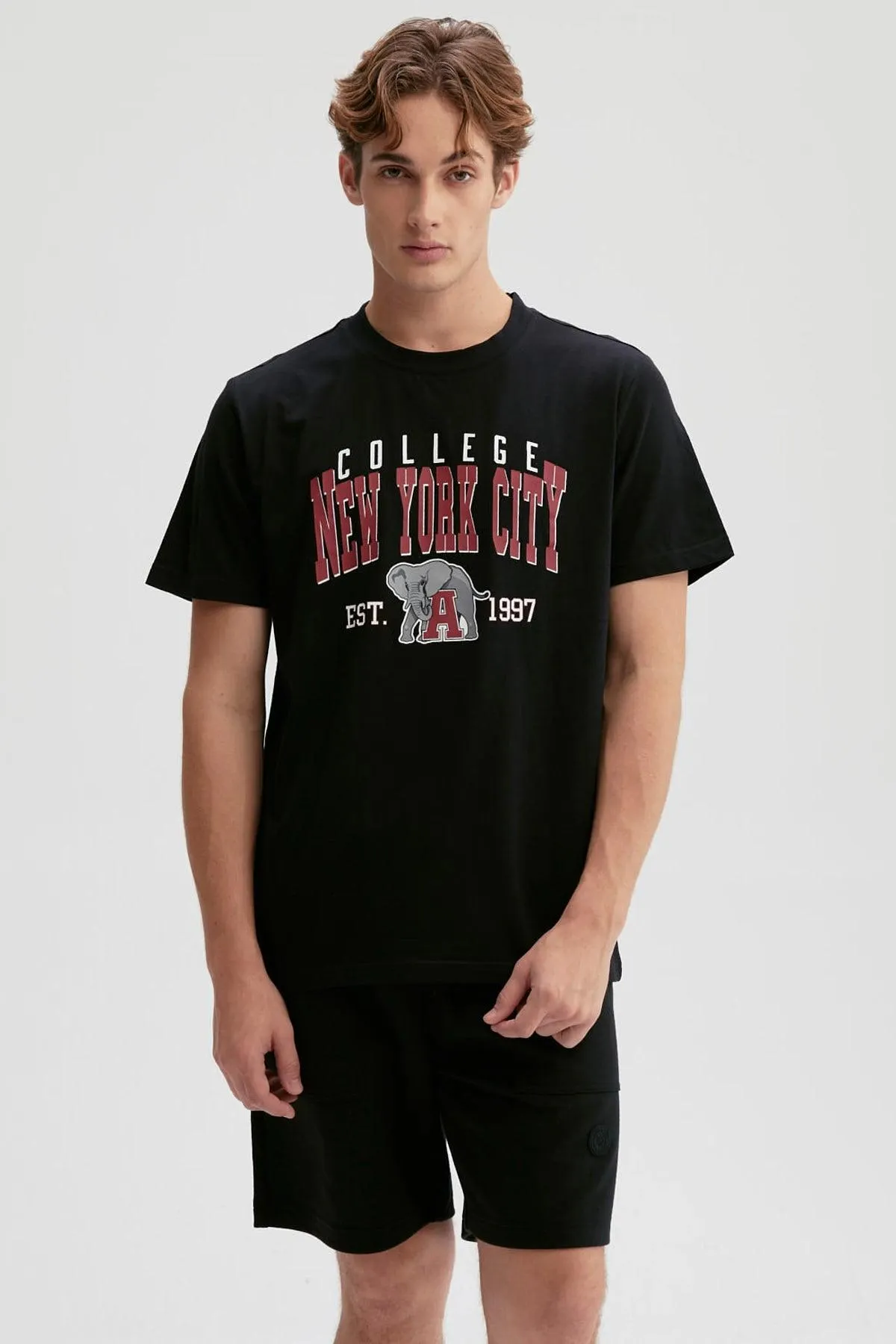 Polera Hombre Print Posicional Negro / Rojo