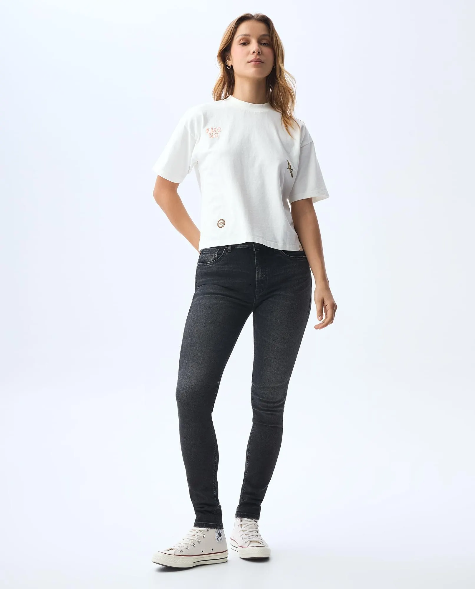 Camiseta con estampado y detalles bordados para mujer