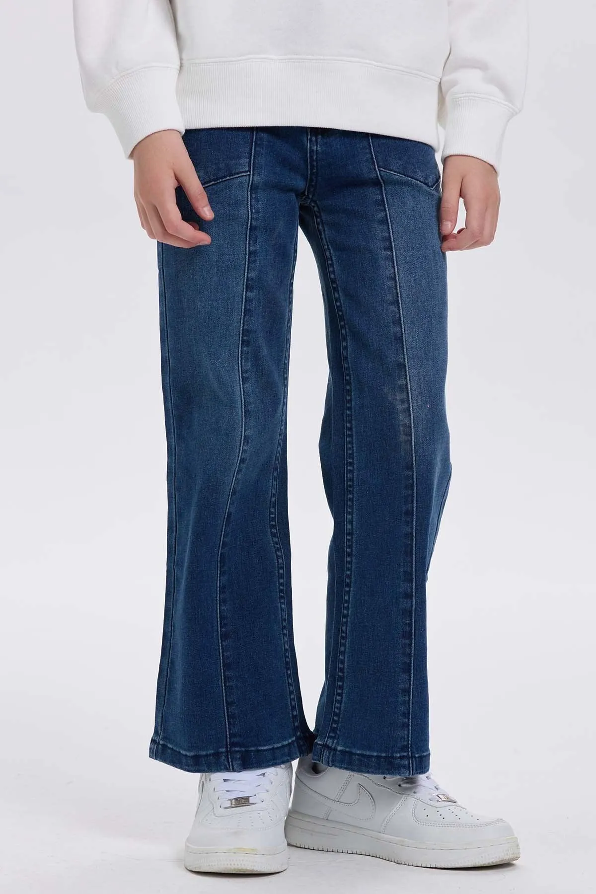 Jeans Niña Con Costura Y Bolsillo Calce Recto Azul