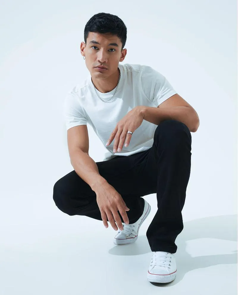 Jean negro bota recta para hombre