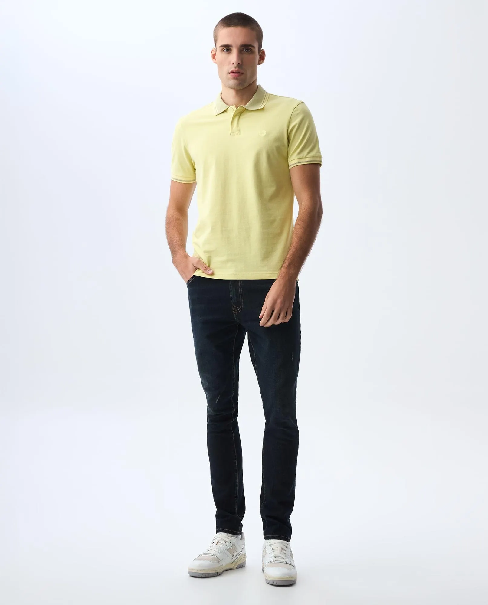 Polo con cuello y puños tejidos para hombre