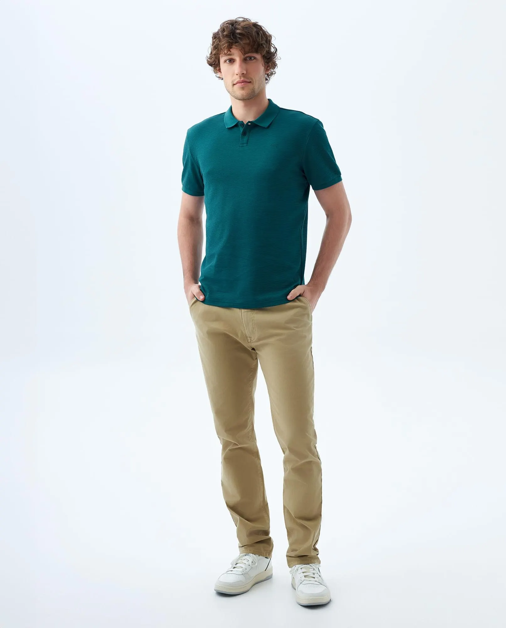 Polo con tela texturizada para hombre