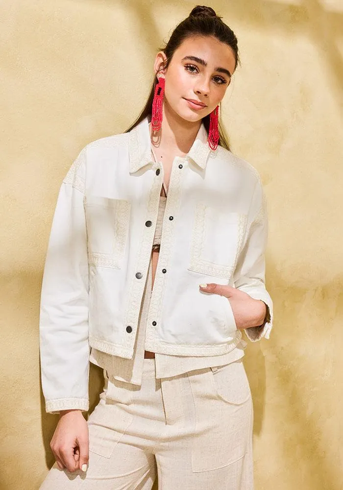 Chaqueta con detalles de bordados