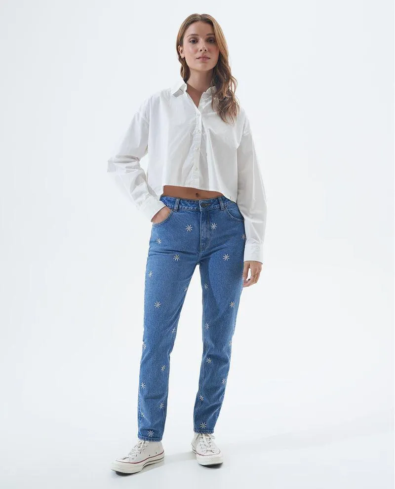 Jean Boy fit con flores bordadas para mujer