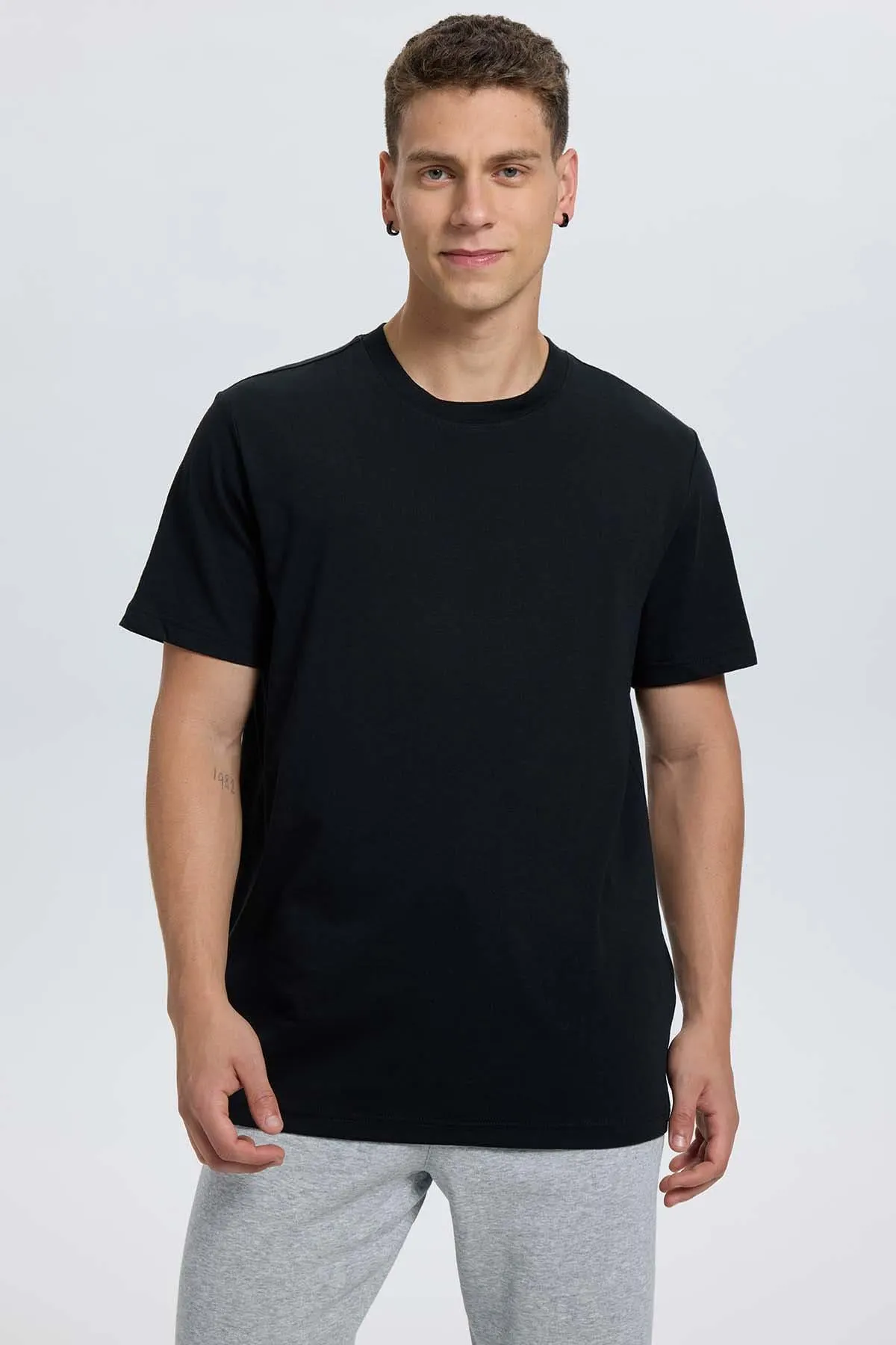 Polera Hombre Regular Fit Básica Negro