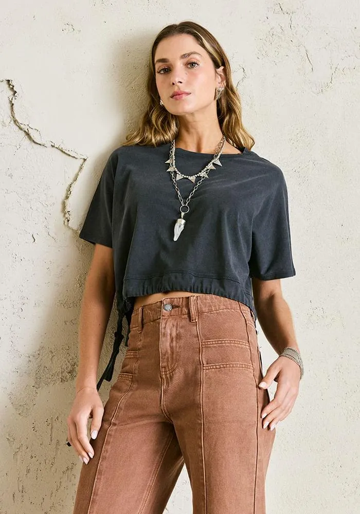 Polera high and low con cordones ajustables teñida