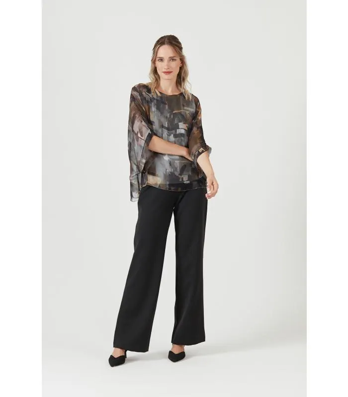 Blusa con seda gris estampada