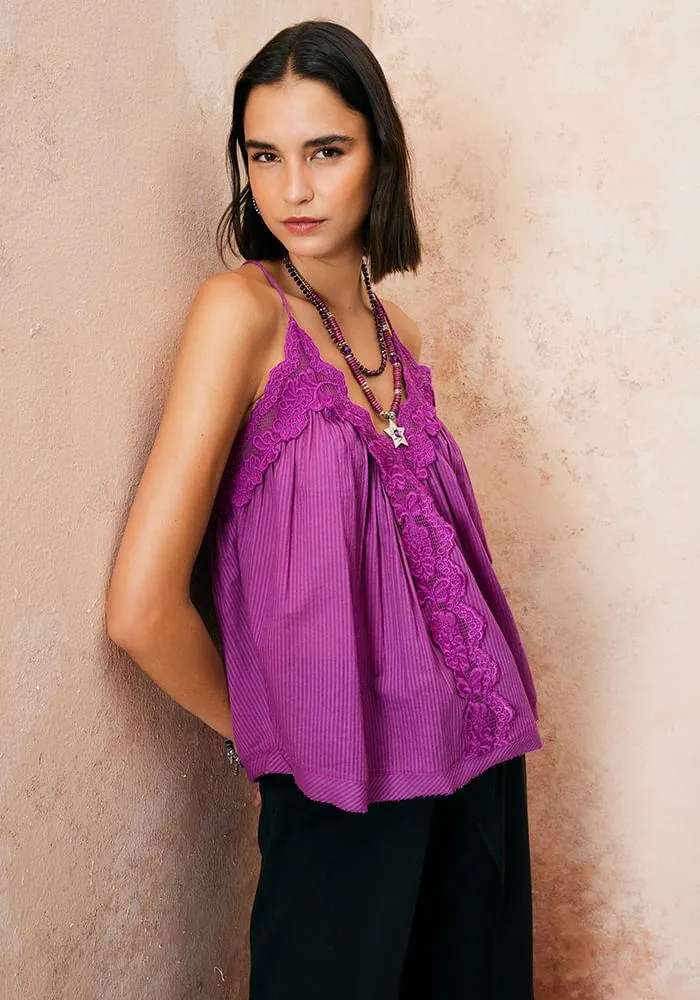 Blusa Aplicación En Escote