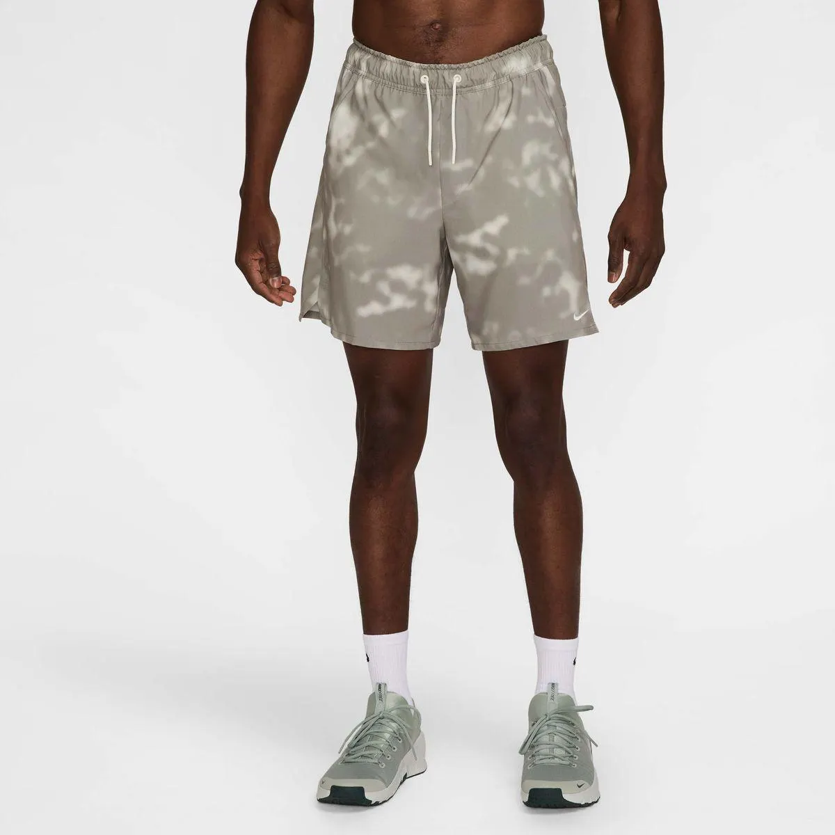 Shorts versátiles Dri-FIT de 18 cm para hombre