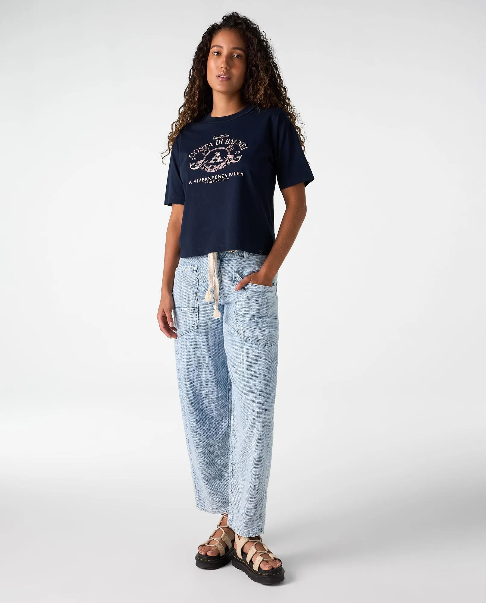 Camiseta manga corta con detalles bordados para mujer