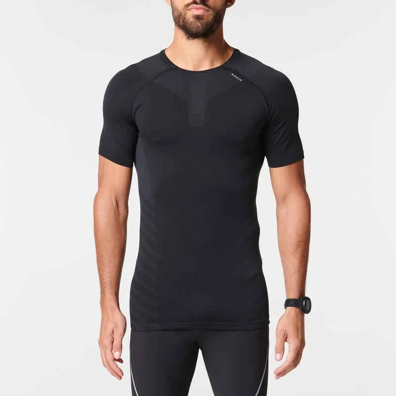 POLERA RUNNING HOMBRE TRANSPIRABLE KIPRUN CARE NEGRO