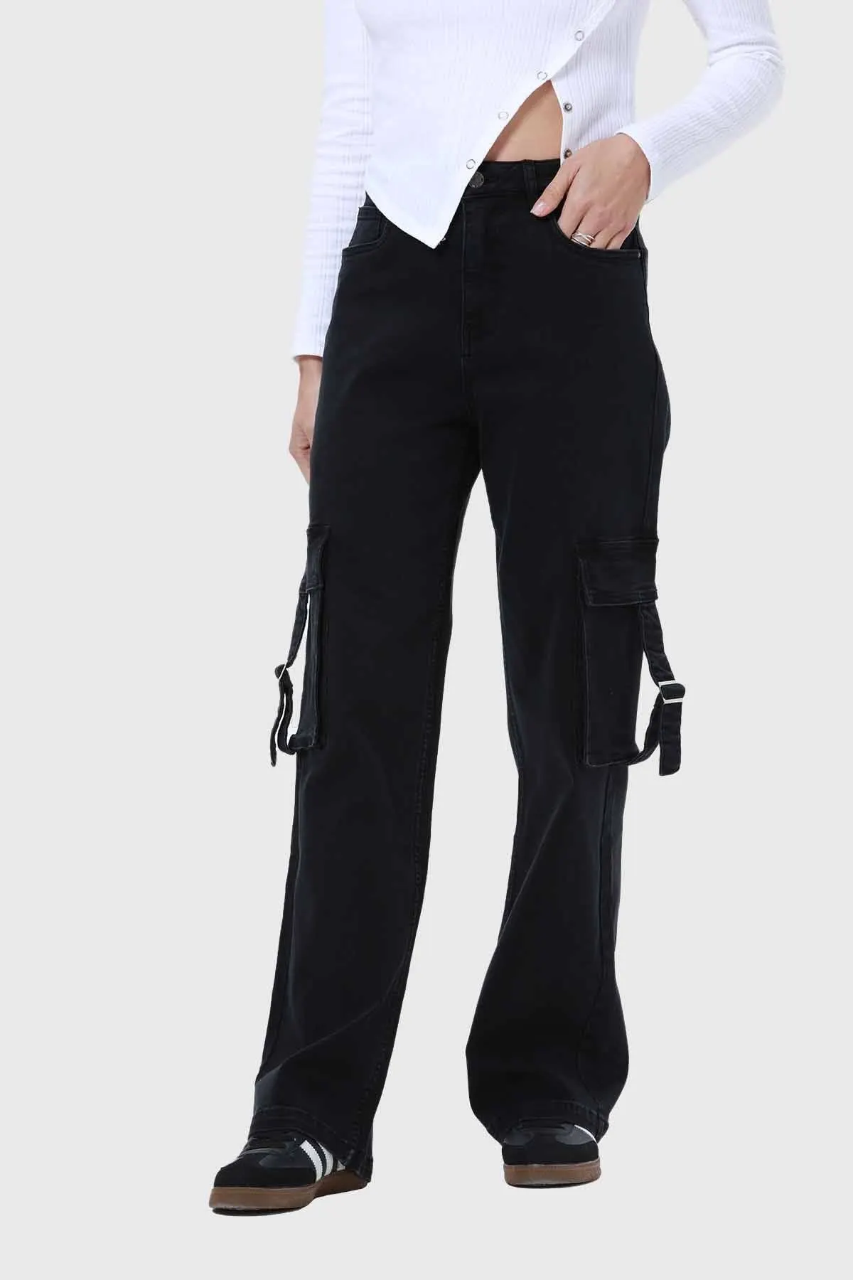 Jeans Mujer Cargo Calce Recto Negro