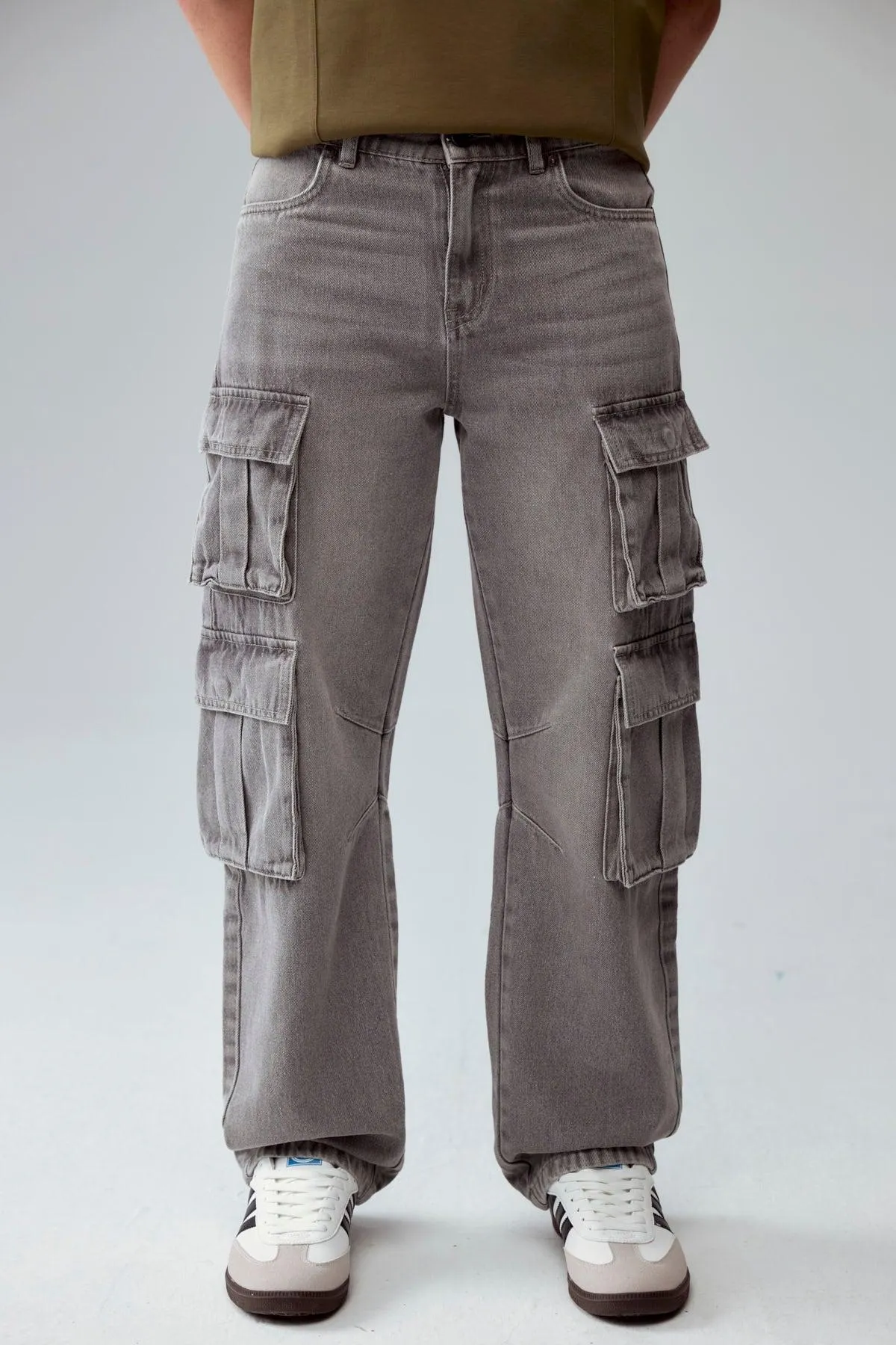 Jeans Niño Calce Recto Cargo Gris