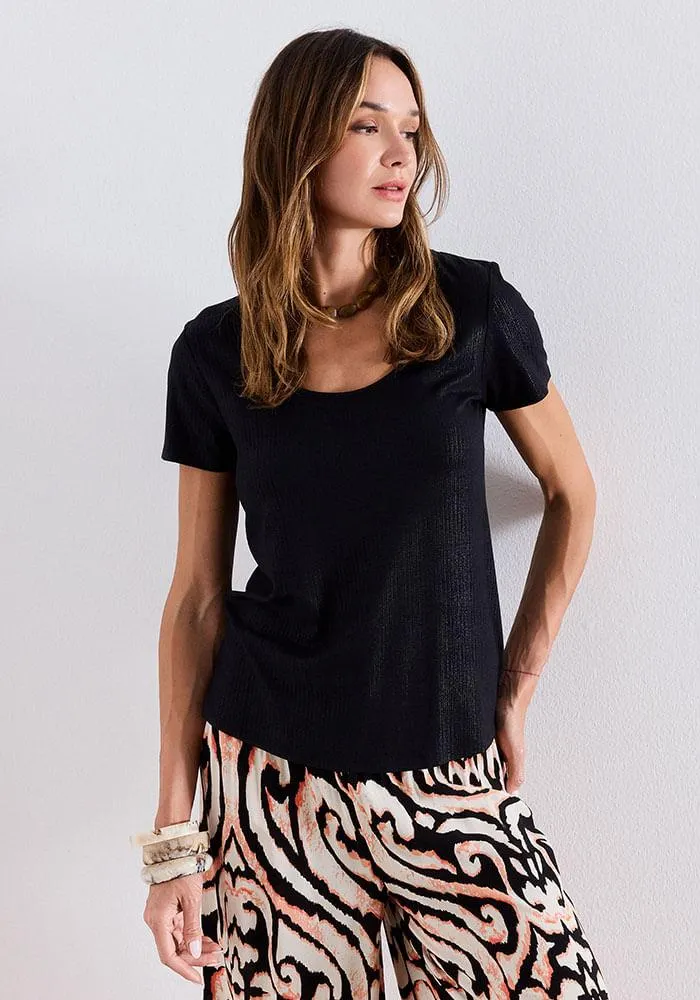 Polera Básica con Detalle en Escote