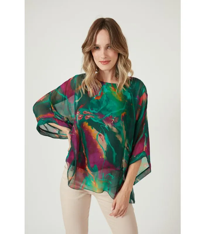 Blusa con seda verde estampada