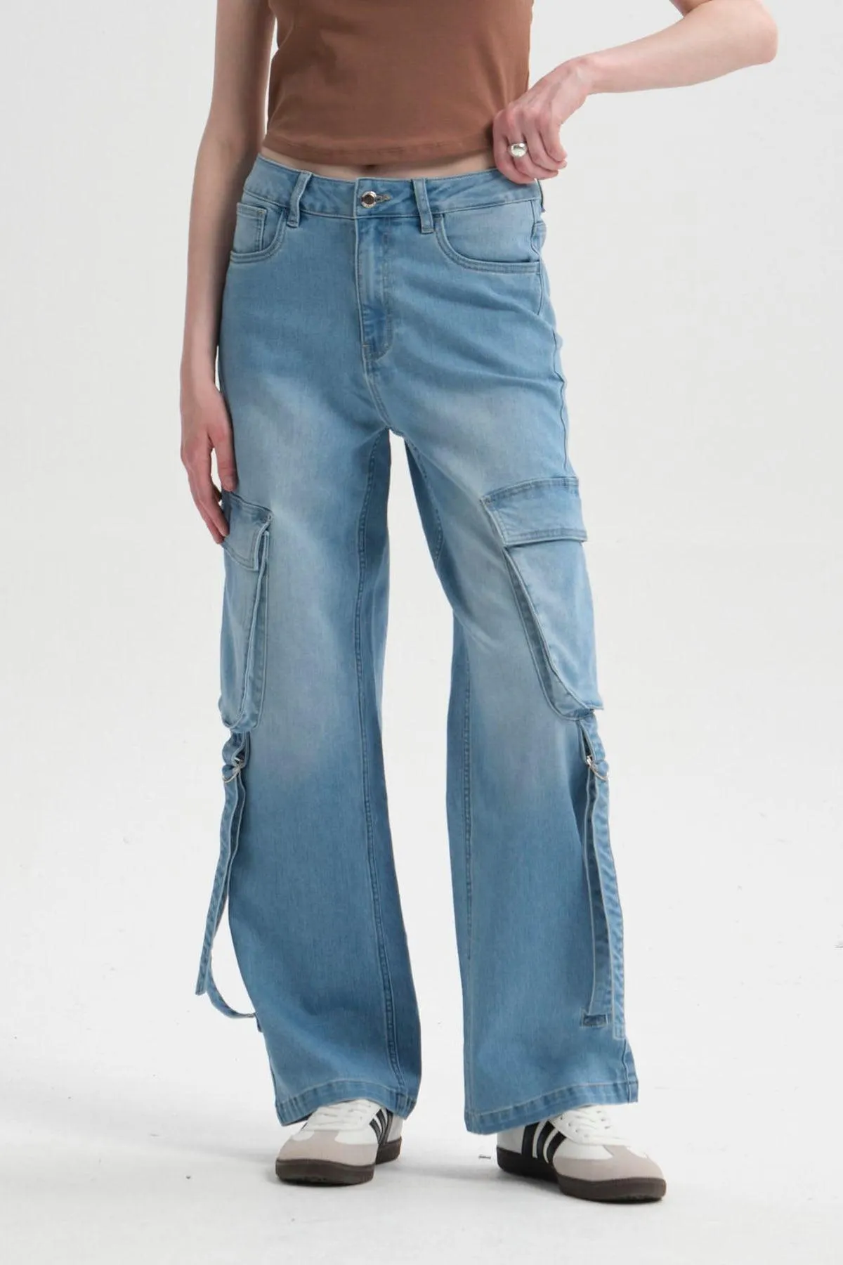 Jeans Mujer Calce Recto Cargo Amarra Azul Claro
