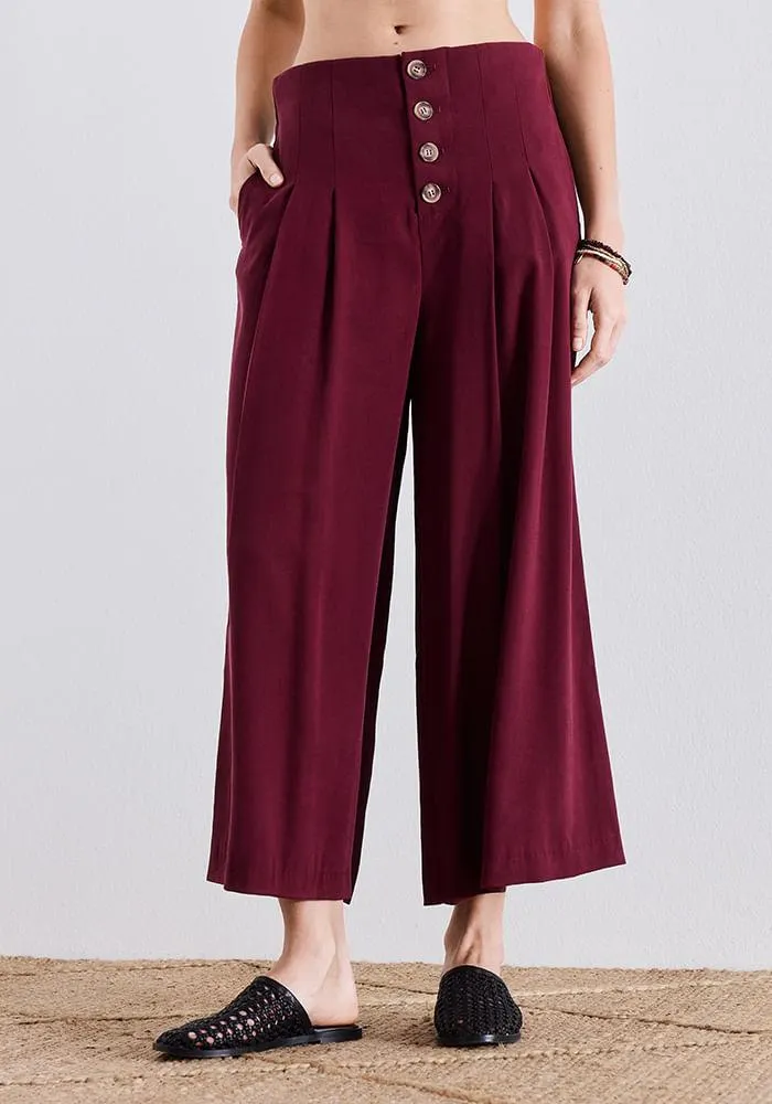 Pantalón Detalle de Pinzas y Botones en Delantero