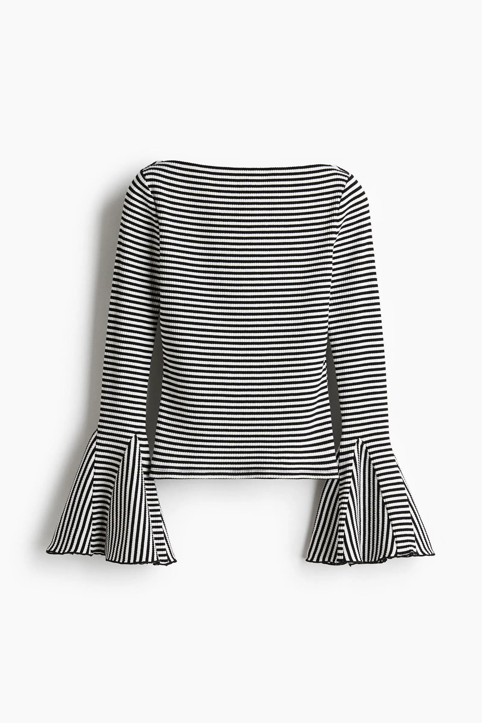 Top acanalado con mangas trompeta