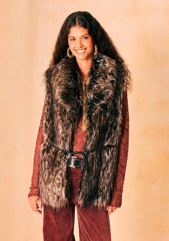 Chaqueta efecto piel , con lazo en cintura