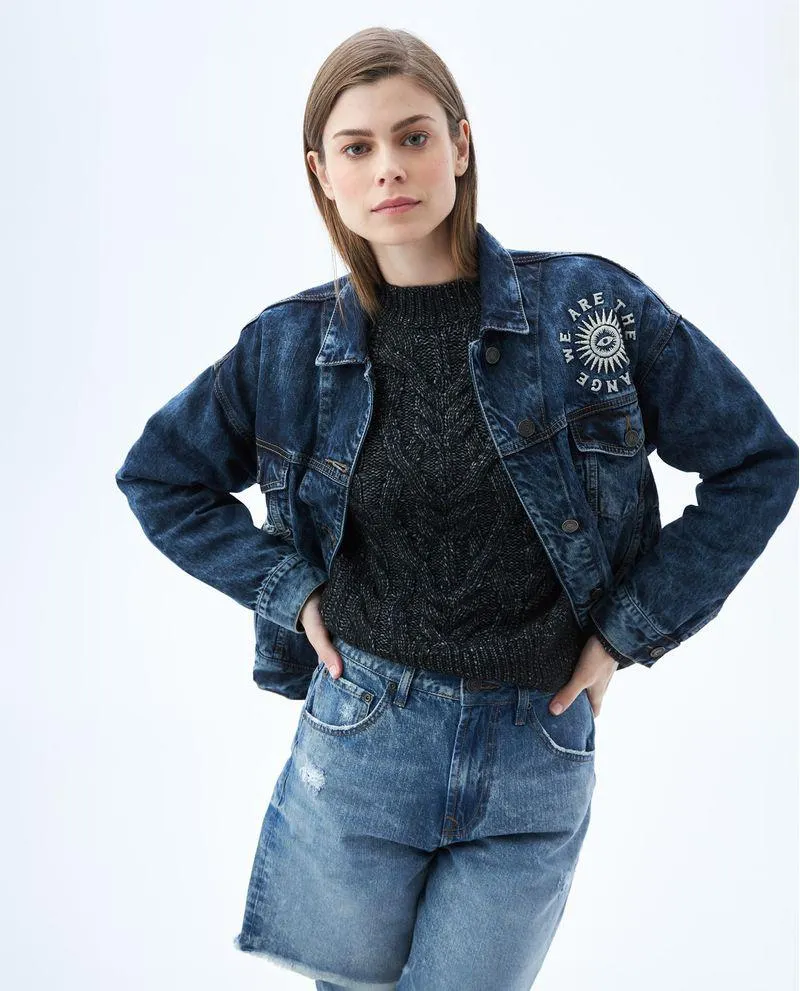 Chaqueta con detalles bordados para mujer