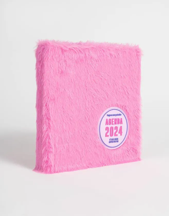 Agenda 2024 con pelo fantasía