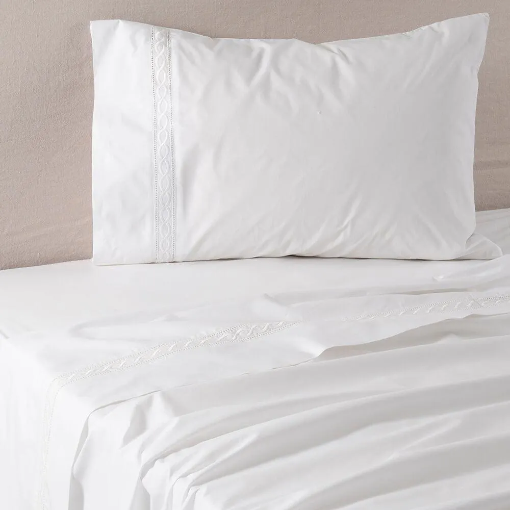 Sábana 200 Hilos Bordadas Cadena 1.5 Plazas Blanca