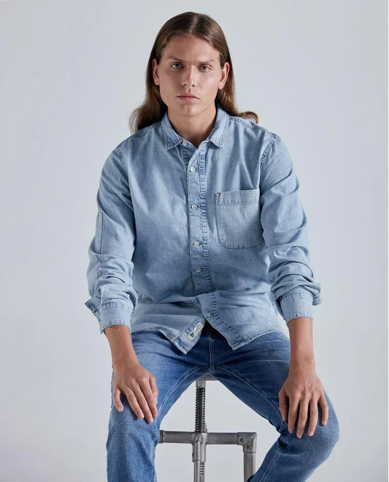 Camisa con bloques de color para hombre