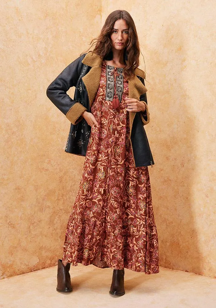 Vestido Estampado Con Aplicacion En Escote