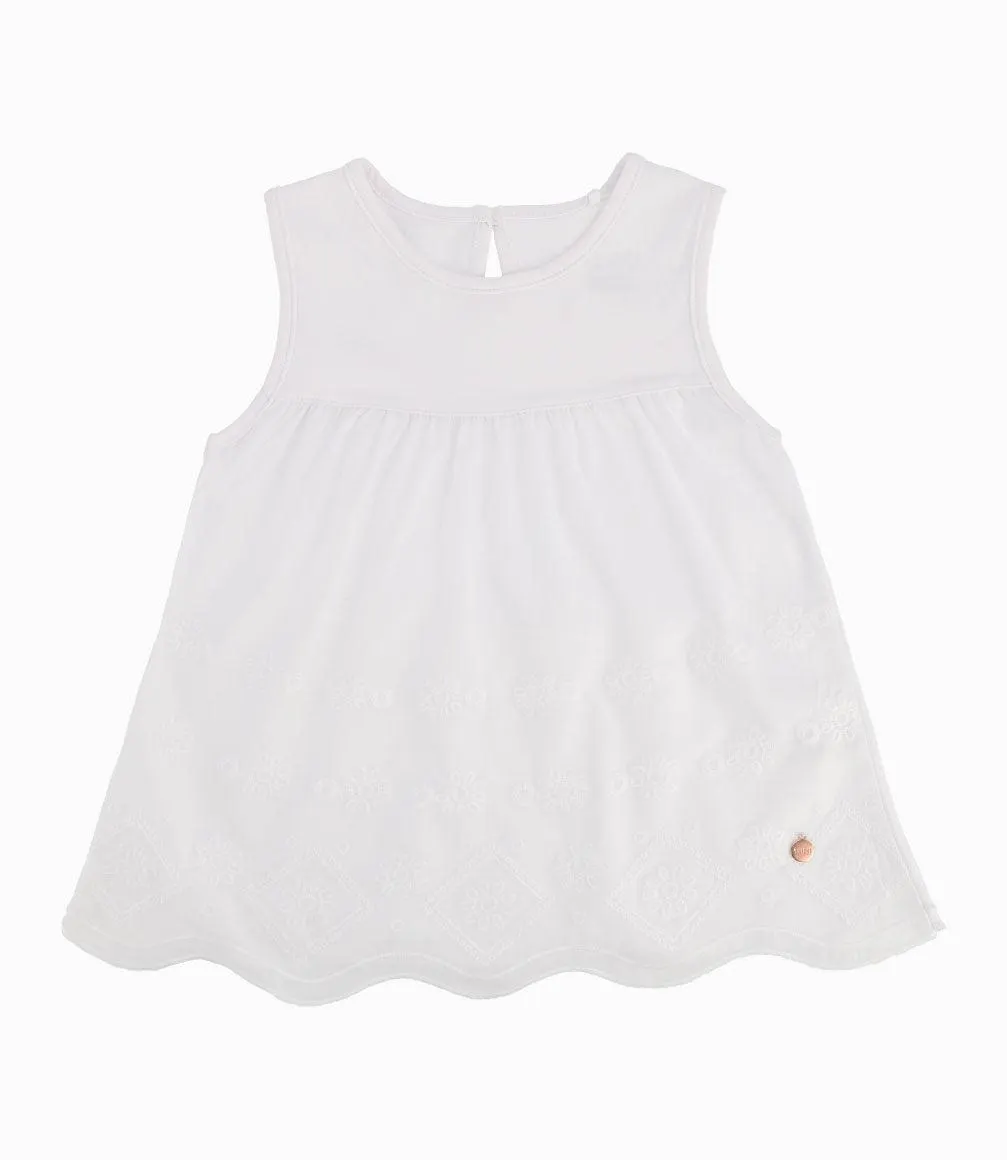 Pinche Niña Con Caja