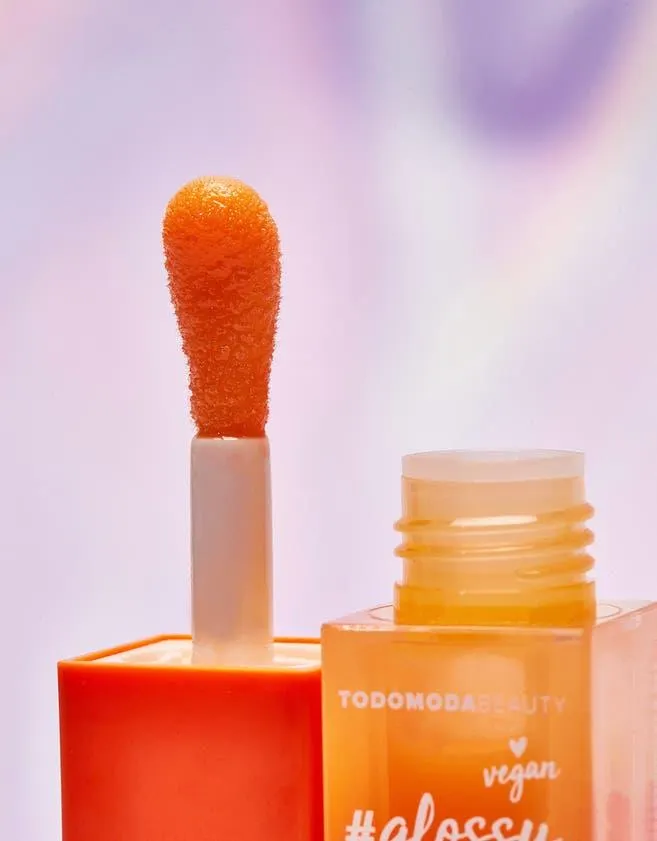 Lip oil hidratante y nutritivo efecto glossy - lucky charm