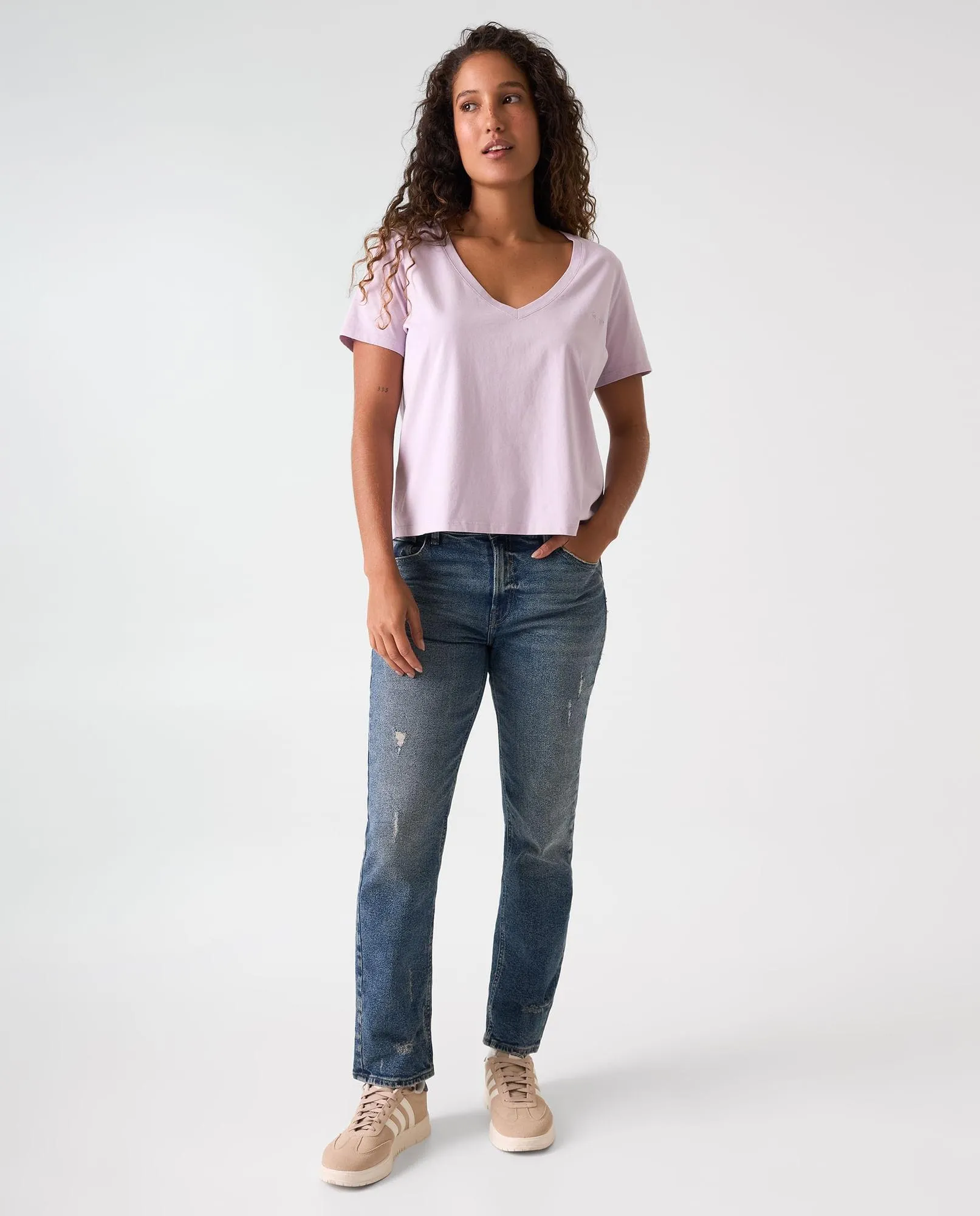 Camiseta con cuello en V para mujer