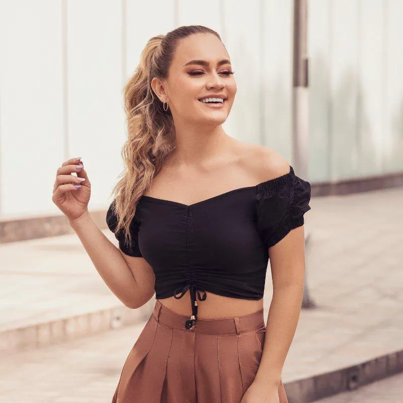 Blusa off-shoulder Negra