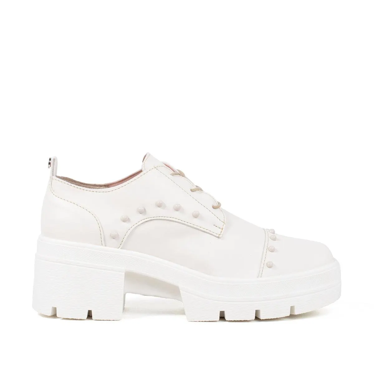 Ataduras color talco con plataforma y decoracion de perlas