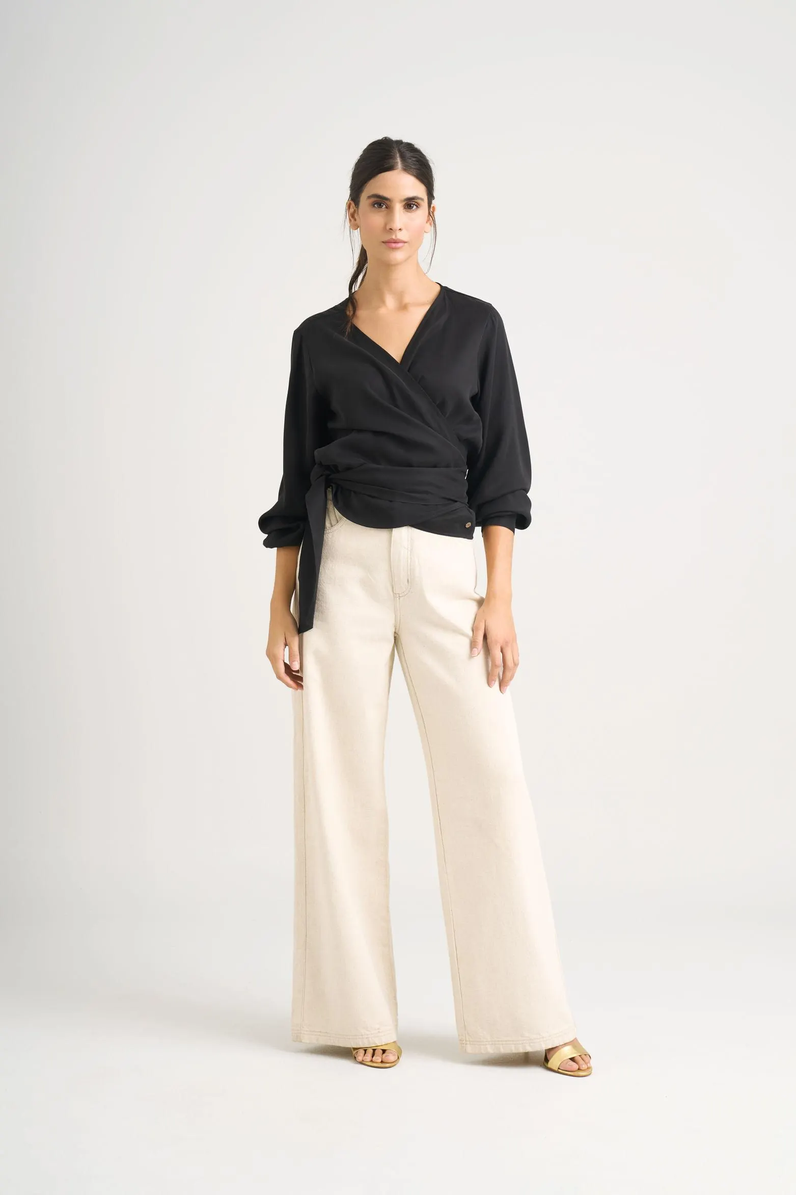 Camisa Iris silueta wrap para mujer amarre en costado