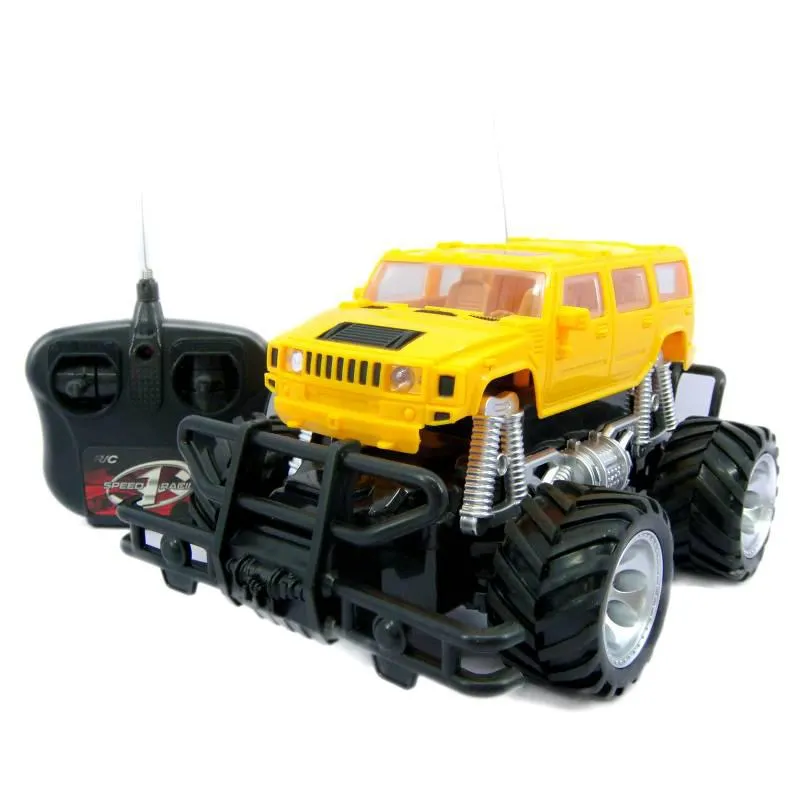 Carro a Control Remoto Camioneta 1:18 Yidafeng. Necesita pilas (no incluidas). A partir de 3 años.