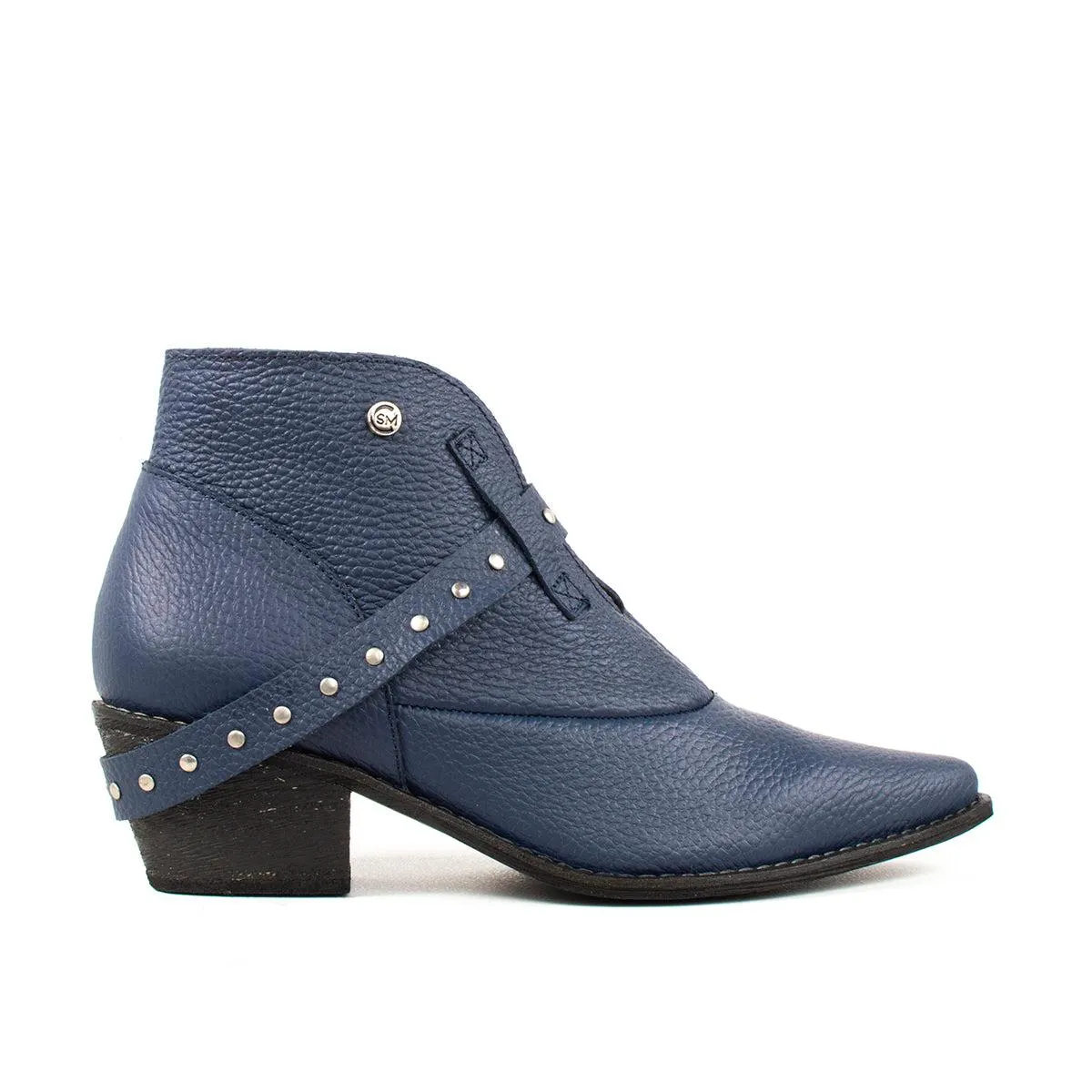 Botines de cuero color azul con taches en correa