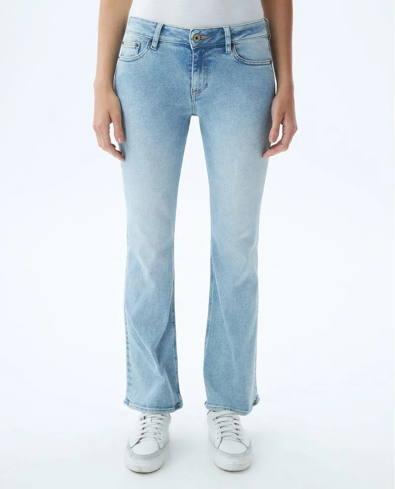 Jean de Mujer Low Rise, Rusty, Bota Relaxed - Azul Ultra Claro