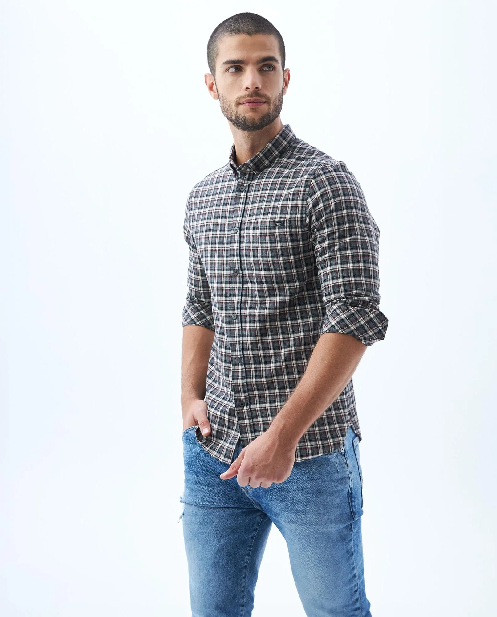 Camisa con diseño a cuadros para hombre