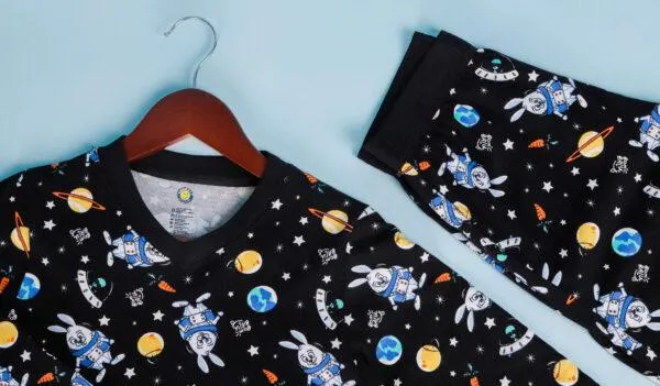 PIJAMA GLOW BUZZ BUNNY NEGRO ADULTO M/L